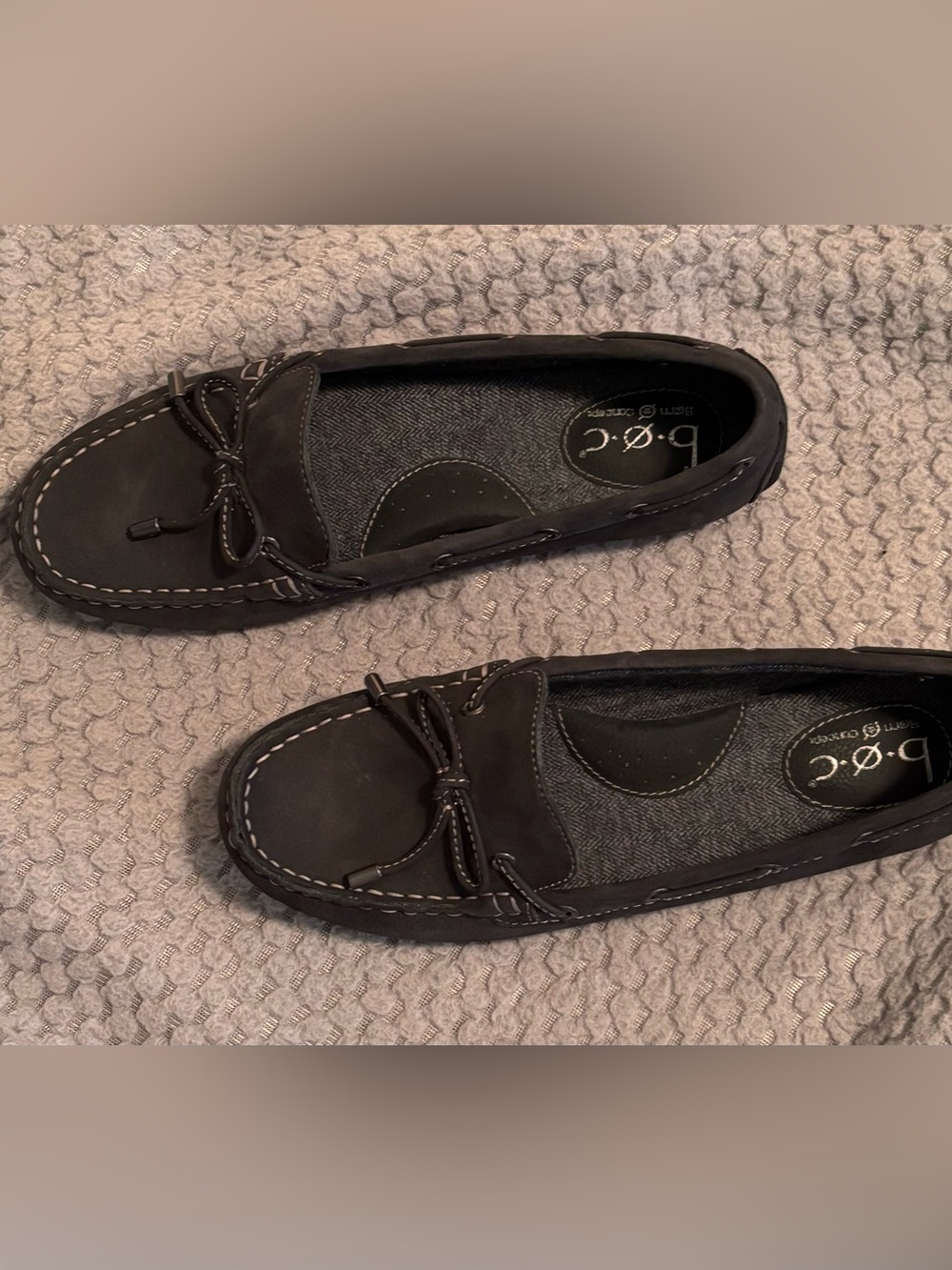 b.o.c. Women's Black Nubuck Bow Moccasin Loafers